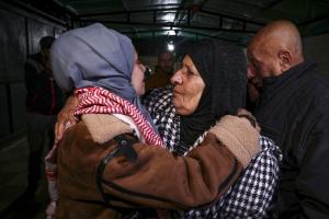 Hamas a eliberat 10 femei ostatice. Armistiţiul cu Israel a fost prelungit cu încă două zile