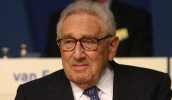 "În sfârşit a murit cel mai cunoscut criminal de război american". Presa progresistă din SUA nu-l iartă pe Henry Kissinger