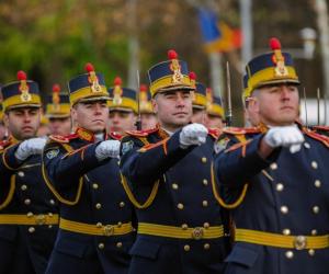 Parada militară de 1 decembrie în Bucureşti, LIVE VIDEO pe observatornews.ro astăzi, 10:30. Două lansatoarele HIMARS vor defila în premieră pe sub Arcul de Triumf