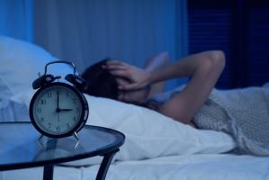 OMS: Tulburările de somn, o epidemie globală. Ce se întâmplă cu organismul nostru dacă dormim prea mult