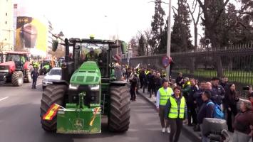 Circulaţia din Madrid, blocată de protestul fermierilor. 500 de tractoare au ajuns în centrul oraşului