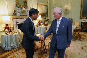 Regele Charles, diagnosticat cu cancer, s-a întâlnit cu premierul Rishi Sunak. De ce vrut să filmeze momentul