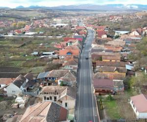 Cel mai scump drum judeţean din România este aproape gata. Traseul are 78 de km şi concurează la frumuseţe cu Transalpina şi Transfăgărăşan 