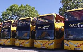 Ce se întâmplă cu celebrele autobuze turistice ale Capitalei cumpărate acum doi ani? Autorităţile au explicaţii: "N-au ce să arate turiştilor" / "Au venit stricate"