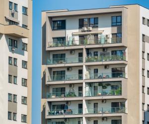 Cât costă rata pentru un apartament de 2 camere cumpărat cu 65.000 de euro în Capitală. Prețul e și mai mare dacă îl închiriezi