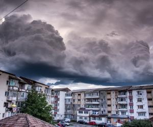 Vremea se schimbă radical. Furtuna Renata va lovi România cu ploi şi vijelii puternice, după valul nefiresc de căldură