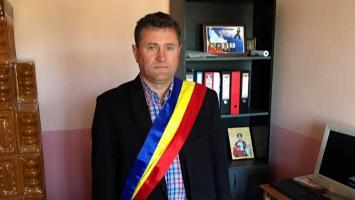Fostul primar din Viişoara, acuzat că a violat o fată de 16 ani, eliberat după 5 zile de arest. Se pregăteşte pentru o nouă candidatură la locale