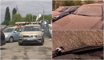 România sufocată de praf saharian. Reacţia şoferilor când şi-au văzut maşinile: "Incredibil, cât praf! Niciodată nu am mai văzut așa ceva"