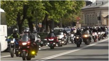 Parada bijuteriilor pe două roţi, la Bistriţa. Motocicliştii au tras şi un semnal de alarmă: le cer şoferilor să fie mai atenţi pe şosele