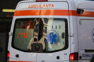 O copilă de 13 ani din Ucraina a căzut de la etajul unui bloc din Sectorul 4. Fata, intubată, în stare gravă la spital