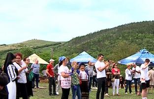 Minune a naturii, admirată într-un sat din Mureş. Localnicii i-au dedicat chiar şi un festival, unde anual vin sute de vizitatori