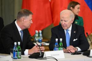 Klaus Iohannis, întâlnire la Casa Albă cu Joe Biden. Neoficial, cei doi preşedinţi ar putea discuta despre viitorul lui Iohannis la şefia NATO
