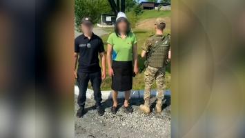 Imagini incredibile, la graniţa României cu Ucraina: un bărbat deghizat în femeie, prins de vameşi