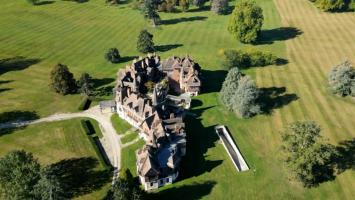 Castel vechi de sute de ani din Franţa, scos la licitaţie. Preţul începe de la 425 de milioane de euro