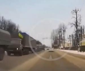 E ireal. Ruşii dintr-un oraş de lângă Moscova, îngroziţi când au văzut pe străzi vehicule militare cu steagul Ucrainei
