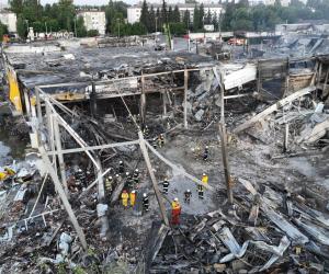 Război Rusia - Ucraina, ziua 125 LIVE TEXT. Zelenski acuză Rusia de terorism după atacul de la mall, cu 18 morți. Moscova susține că acolo era depozit de arme
