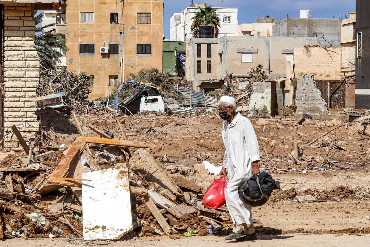 "Sunt în putrefacție, din cauza apei". Medicii se chinuie să identifice cadavrele desfigurate de inundaţiile din Libia