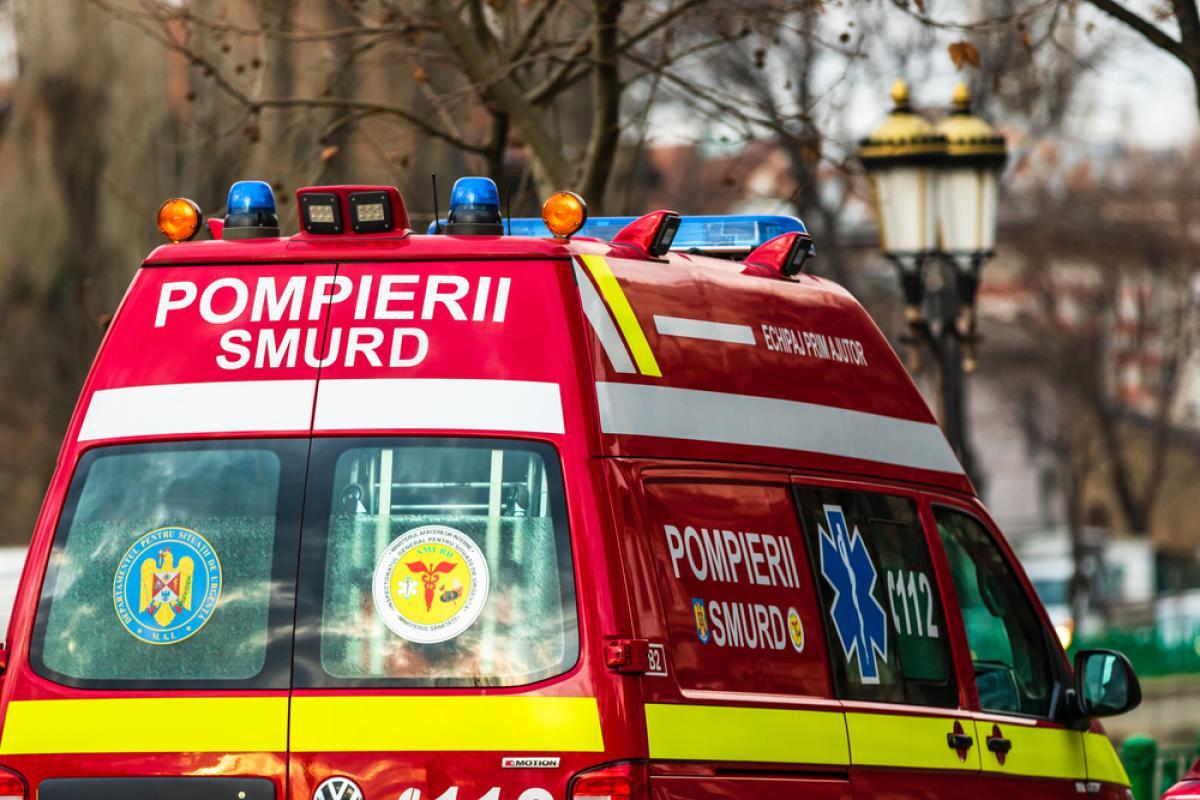 Uno studente italiano che studiava ad Arad è crollato dal nulla su un campo di calcio.  Il 26enne non ha potuto essere salvato dai medici